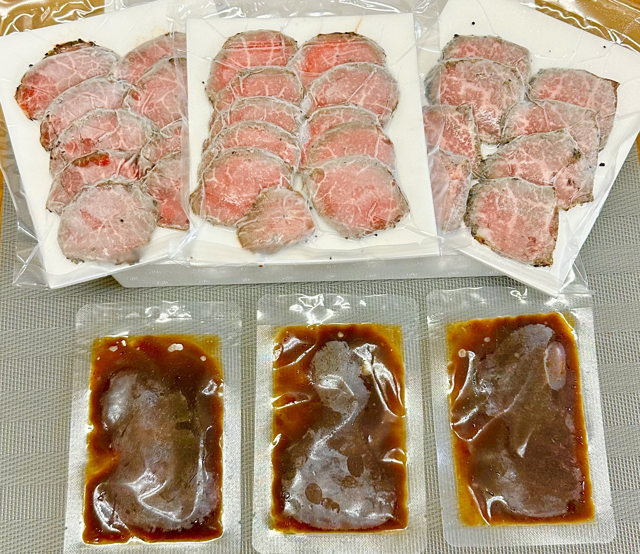 自宅で簡単！熊本名物 阿蘇あか牛丼 （3人前） 牛 牛肉 あか牛 あか牛丼 タレ付き 赤身 熊本 冷凍 国産
