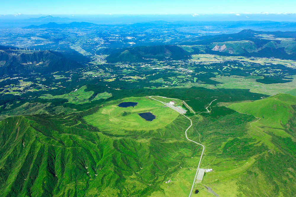 【ふるさと納税】地域限定旅行クーポン 阿蘇市 ふるさと納税 阿蘇 熊本県阿蘇市 熊本県 温泉 旅行 観光 宿泊 日本旅行 旅行 90,000円分 30,000円×3枚 ホテル 旅館 宿 ペンション 民宿 内牧温泉 リフレッシュ ストレス解消 ふるさと納税 熊本県 阿蘇市