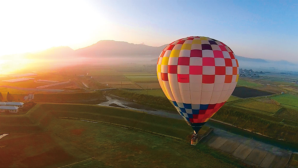 【ふるさと納税】地域限定旅行クーポン 阿蘇市 ふるさと納税 阿蘇 熊本県阿蘇市 熊本県 温泉 旅行 観光 宿泊 日本旅行 旅行 60,000円分 30,000円×2枚 ホテル 旅館 宿 ペンション 民宿 内牧温泉 リフレッシュ ストレス解消 ふるさと納税 熊本県 阿蘇市
