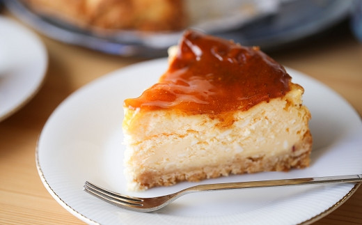 《冷凍発送》田舎の農家が作る ベイクドチーズケーキ 直径18cm(8ピースカット済み)