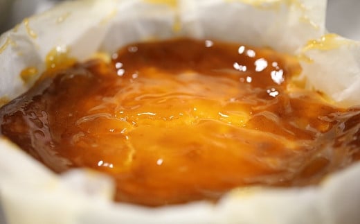 《冷凍発送》田舎の農家が作る ベイクドチーズケーキ 直径18cm(8ピースカット済み)