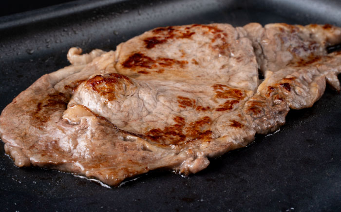 熊本県産 あか牛 ステーキ用ヒレ肉(約300g)、ロース肉(約400g) 計約700g / 牛肉 セット 国産 熊本県産 食べ比べ【合同会社 たべたせいか】 [BHBY002]