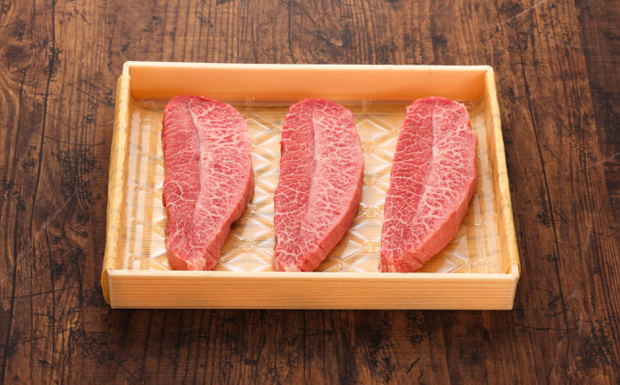 【全12回定期便】【GI認証】くまもとあか牛ミスジステーキ 約120g×3枚 / 菊陽町 あかうし 熊本県 肉 にく niku ブランド 旨み 【有限会社 三協畜産】 [BHAS083]