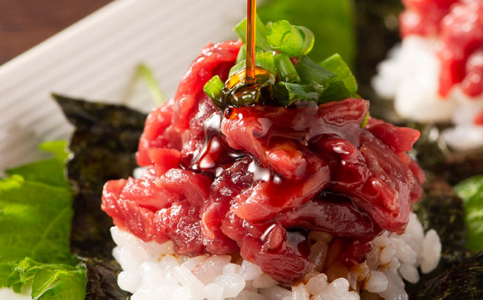 【全12回定期便】フジチク ふじ 馬刺し ユッケ 計約300g （約50g×6個） 馬肉 熊本県【株式会社フジチク】 [BHAD098]