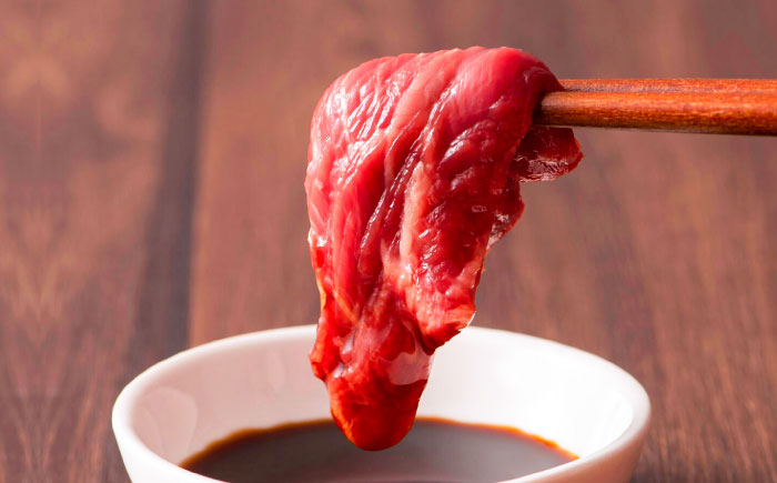 【全3回定期便】フジチク ふじ 馬刺し 上赤身 4個 セット 計約320g【株式会社フジチク】 [BHAD090]