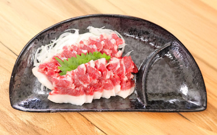 【冷蔵】純国産馬 バラヒモ馬刺し 計約200g (約100g×2個) / ばさし 馬刺 熊本馬刺し 熊本県 菊陽町【株式会社古閑ファーム】 [BHDF017]