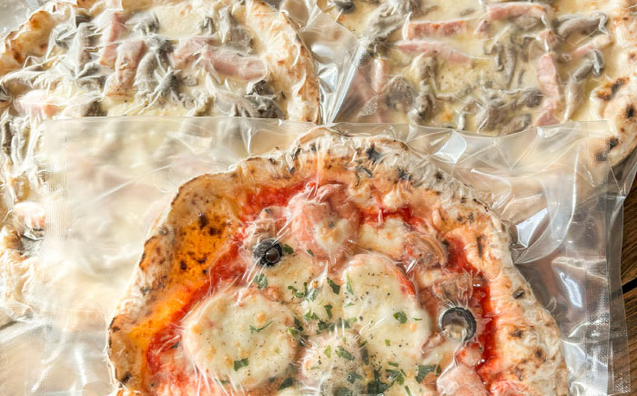 【 ナポリピッツァ 専門店 が作る 薪窯焼き 冷凍 ピッツァ セット 】 フンギ × 2枚、 カラマーロ × 1枚 合計3枚(約1.04kg)【堀川ピッツァ】 [BHBV010]