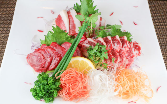 馬刺し 3種 盛合わせ 約300g (赤身 サガリ フタエゴ) 馬刺し 馬肉 ばにく うま 馬 ウマ ばさし ブロック 馬刺 濃厚 冷凍 あかみ 赤身馬刺し 熊本県 菊陽町【菊陽町(阿蘇牧場)】 [BHAZ036]