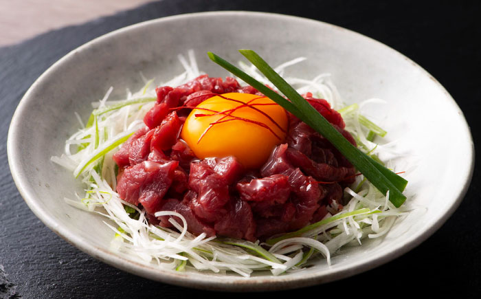 【全12回定期便】フジチク 国産馬刺し と ユッケのセット 計約310g【株式会社フジチク】 [BHAD089]