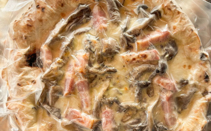 【 ナポリピッツァ 専門店 が作る 薪窯焼き 冷凍 ピッツァ セット 】 フンギ × 2枚、マリナーラ × 1枚 合計3枚 計約930g 【堀川ピッツァ】 [BHBV009]