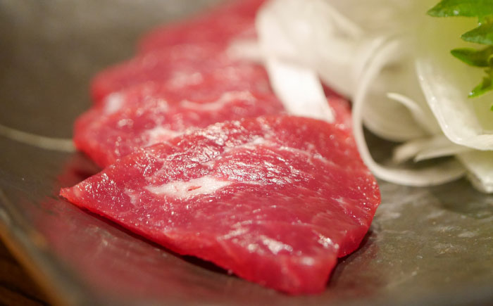 国産 上赤身馬刺し 約500g（菊陽町） / 馬刺し 馬肉 ばにく うま 馬 ウマ ばさし ブロック 馬刺 basasi 濃厚 冷凍 あかみ 赤身馬刺し 熊本県 菊陽町【菊陽町(阿蘇牧場)】 [BHAZ032]