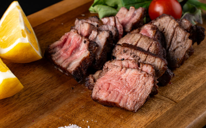 【全3回定期便】 あか牛 ステーキ用ヒレ肉(約800g)、馬刺し(約200g)セット 計約1kg / 牛肉 馬肉 食べ比べ　【合同会社 たべたせいか】 [BHBY017]