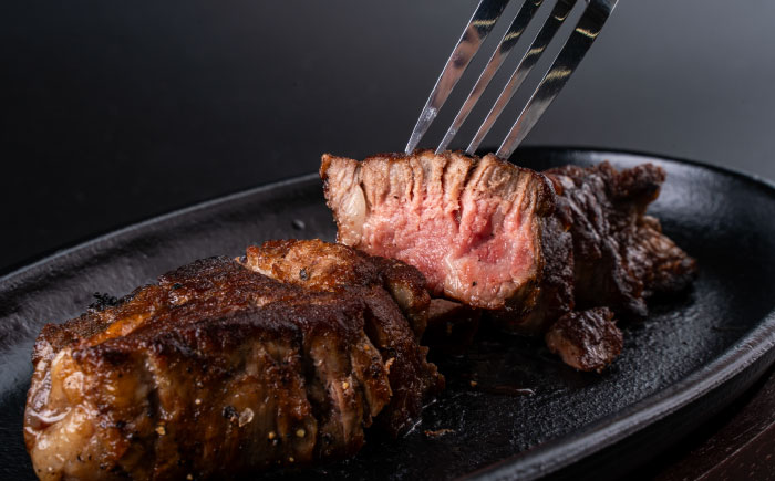 【全3回定期便】 あか牛 ステーキ用ヒレ肉(約800g)、馬刺し(約200g)セット 計約1kg / 牛肉 馬肉 食べ比べ　【合同会社 たべたせいか】 [BHBY017]