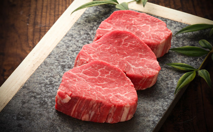【全12回定期便】【GI認証】くまもとあか牛シャトーブリアン 約120g×3枚 / 菊陽町 あかうし 熊本県 肉 にく niku ブランド 旨み 【有限会社 三協畜産】 [BHAS074]