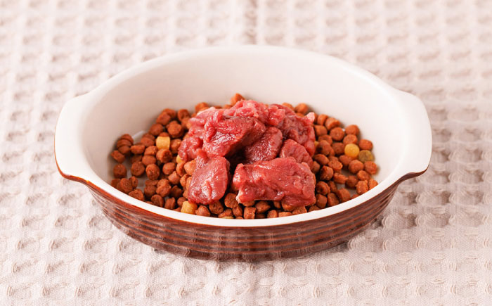 国内加工 ペット用 馬肉 切り落とし 約2kg(約1kg×2) / ペットフード ドッグフード 愛犬 馬肉 生食 加熱 ペット用 【五右衛門フーズ】 [BHCY057]