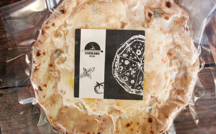 【 ナポリピッツァ専門店 が作る 薪窯焼き 冷凍 ピッツァ セット 】王道 マルゲリータ ×2枚、贅沢 4種 の チーズ (はちみつ付)×1枚【堀川ピッツァ】 [BHBV012]