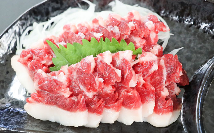 【冷蔵】純国産馬 バラヒモ馬刺し 計約200g (約100g×2個) / ばさし 馬刺 熊本馬刺し 熊本県 菊陽町【株式会社古閑ファーム】 [BHDF017]