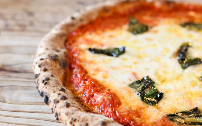 【 ナポリピッツァ専門店 が作る 薪窯焼き 冷凍 ピッツァ セット 】 王道 マルゲリータ ×2枚、おつまみに最適！ ピリ辛 ディアボラ ×1枚【堀川ピッツァ】 [BHBV014]