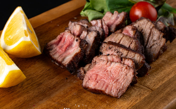 熊本県産 あか牛 ステーキ用ヒレ肉(約300g)、ロース肉(約400g) 計約700g / 牛肉 セット 国産 熊本県産 食べ比べ【合同会社 たべたせいか】 [BHBY002]