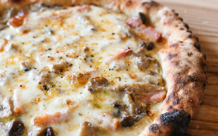 【 ナポリピッツァ 専門店 が作る 薪窯焼き 冷凍 ピッツァ セット 】 フンギ × 2枚、マリナーラ × 1枚 合計3枚 計約930g 【堀川ピッツァ】 [BHBV009]