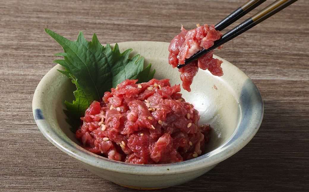 馬さくらユッケ 約250g 馬肉 ユッケ 赤身馬肉 赤身 肉 お肉 生食 おつまみ 小分け カット済み お取り寄せグルメ 熊本県 西原村 冷凍