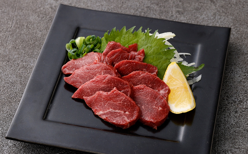 国産熊本馬刺し 赤身 約300g 馬肉 刺身 グルメ 旨味 馬刺し お肉 肉 にく ニク 馬 おつまみ 冷凍 国産 熊本県産 濃厚