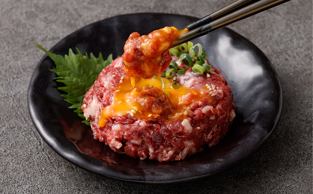 国産熊本馬刺し ユッケ、霜降り、赤身セット 計約300g 馬肉 刺身 グルメ 生食 旨味 食べ比べ 冷凍 馬刺し お肉 肉 にく ニク 馬 おつまみ 国産 熊本県産 濃厚