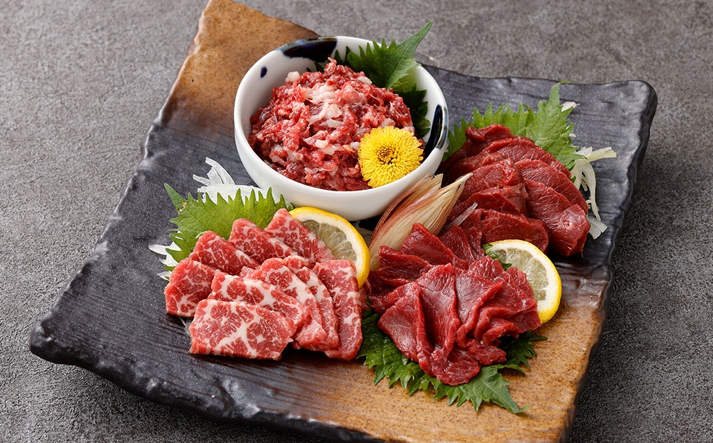 国産熊本馬刺し ユッケ、霜降り、赤身セット 計約300g 馬肉 刺身 グルメ 生食 旨味 食べ比べ 冷凍 馬刺し お肉 肉 にく ニク 馬 おつまみ 国産 熊本県産 濃厚