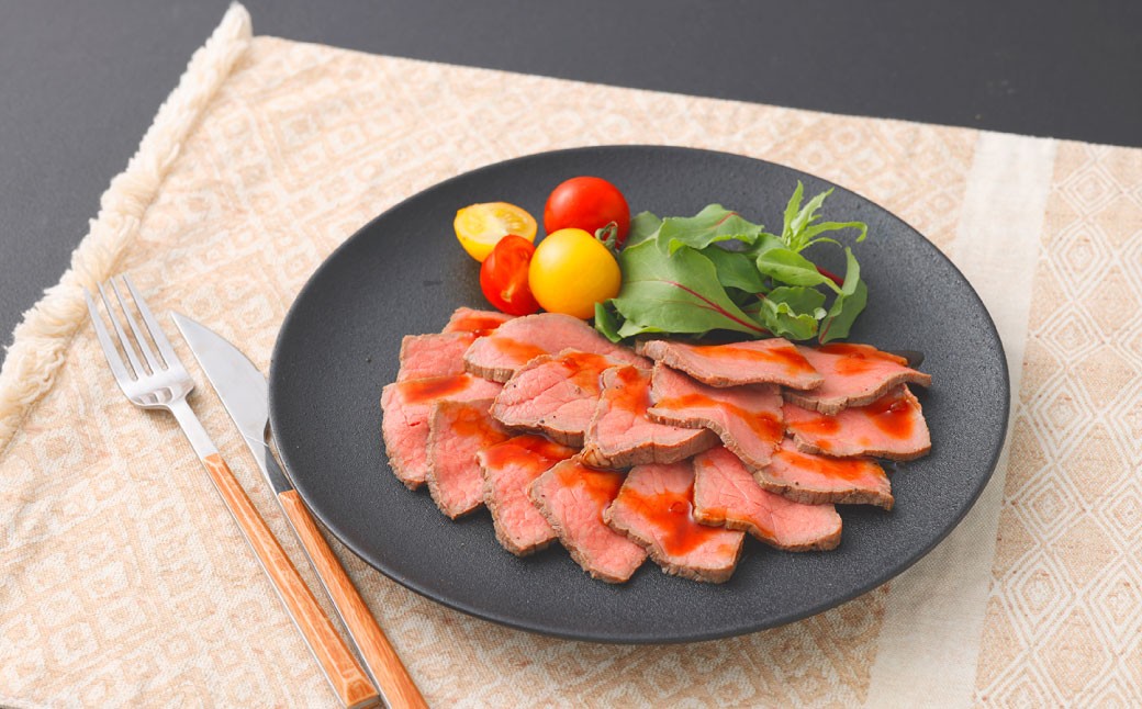 あか牛ローストビーフ 約300g お肉 肉 ニク にく 牛肉 牛 ブランド牛 冷凍 国産 熊本県産 あか牛 ローストビーフ 真空 真空パック 手作業