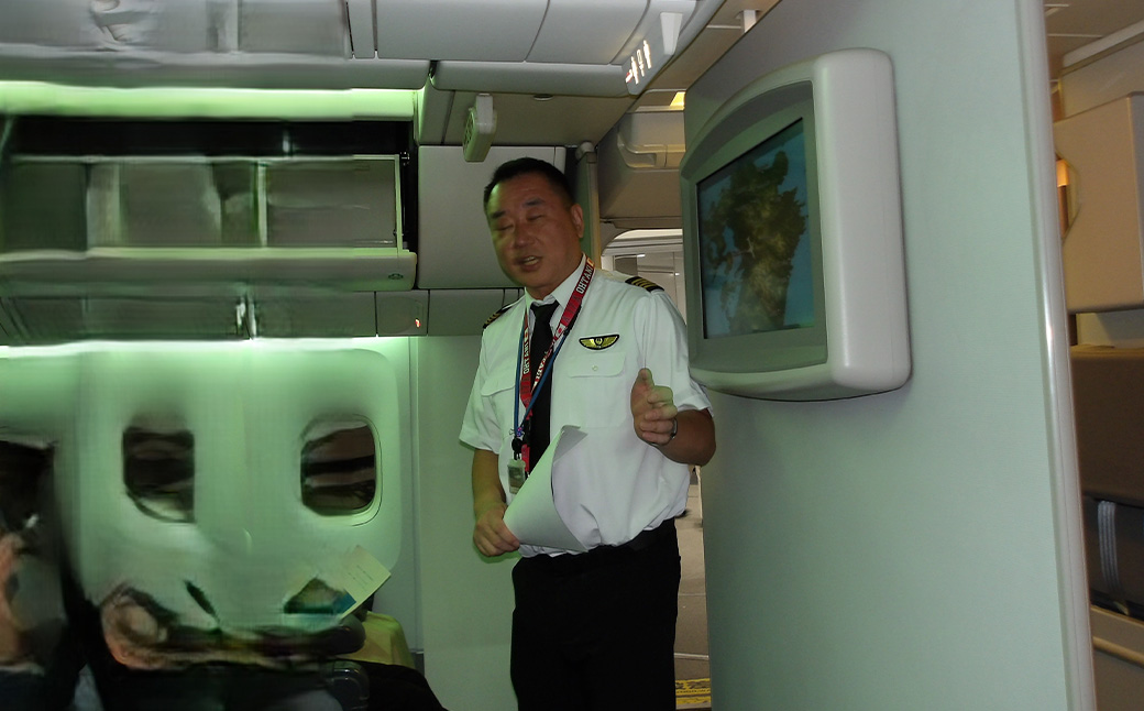 JAL スタッフがご案内！阿蘇くまもと空港 夜の飛行機 見学会 2026 【2026年4月発送予定】