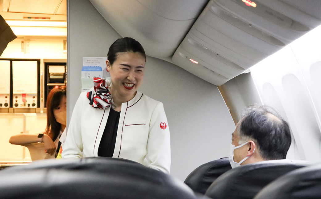 JAL スタッフがご案内！阿蘇くまもと空港 夜の飛行機 見学会 2026 【2026年4月発送予定】