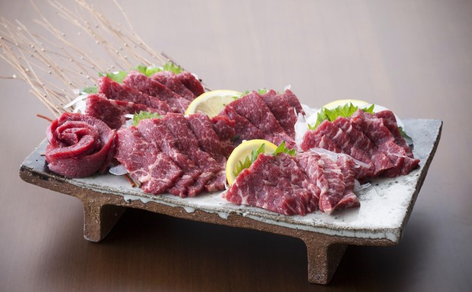 馬刺し 特選 霜降り 中トロ 500g ブロック 熊本直送 国内肥育 馬刺 馬肉 肉 お肉 冷凍 国産 又は カナダ産 配送不可：離島 