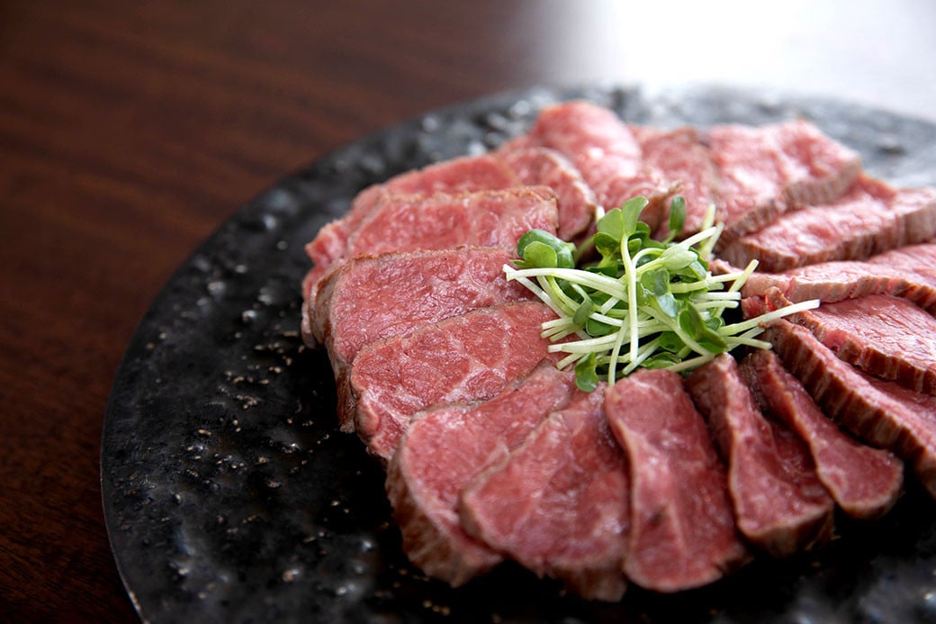 阿蘇あか牛丼 1個 肉 お肉 牛肉 あか牛 ローストビーフ丼 ローストビーフ 食品 贈り物 贈答品 プレゼント グルメ 熊本県 水上村 阿蘇 冷凍