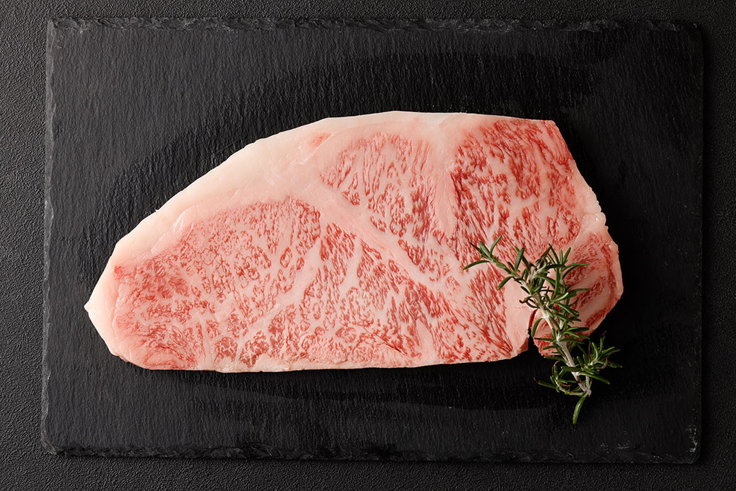 黒樺牛 【3回 定期便】 肉厚 サーロイン ステーキ 300g×1パック 計900g 牛肉 ステーキ 和牛 牛 お肉 黒毛和牛 くろはなぎゅう 国産 九州産 熊本県産 冷凍