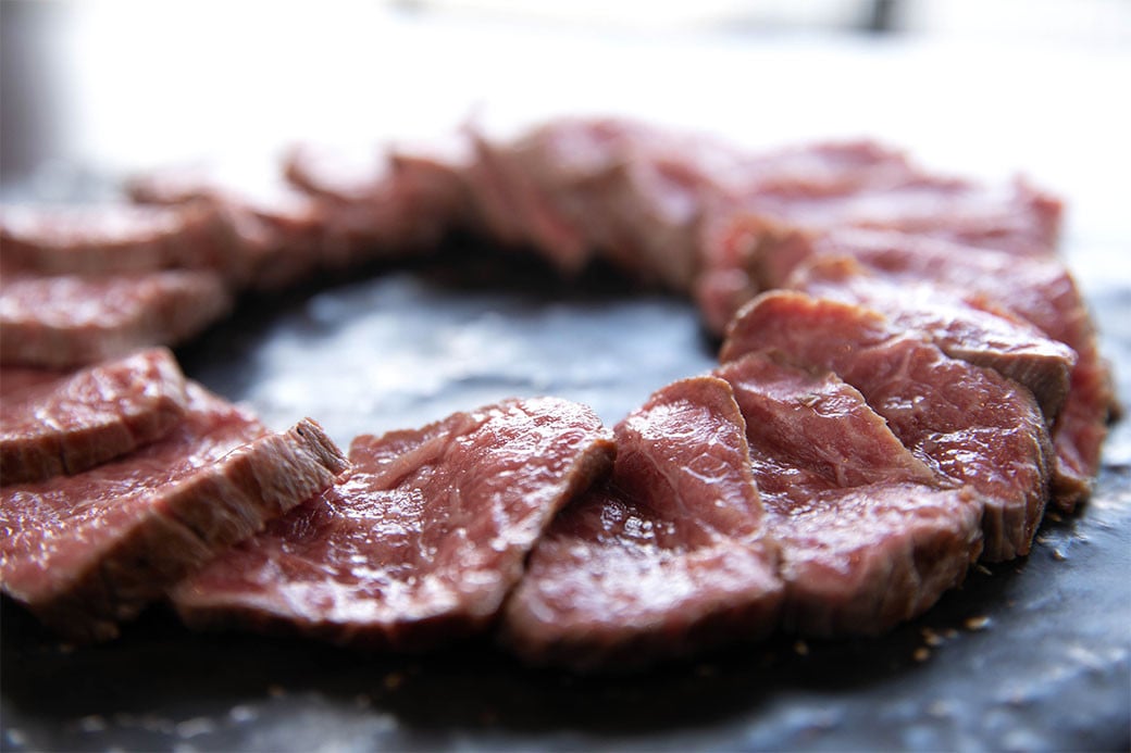 阿蘇あか牛丼 1個 肉 お肉 牛肉 あか牛 ローストビーフ丼 ローストビーフ 食品 贈り物 贈答品 プレゼント グルメ 熊本県 水上村 阿蘇 冷凍