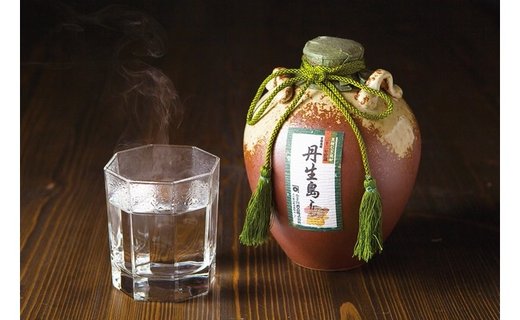 麦焼酎本来の香りと旨味を感じる大分むぎ焼酎「丹生島」黒麹