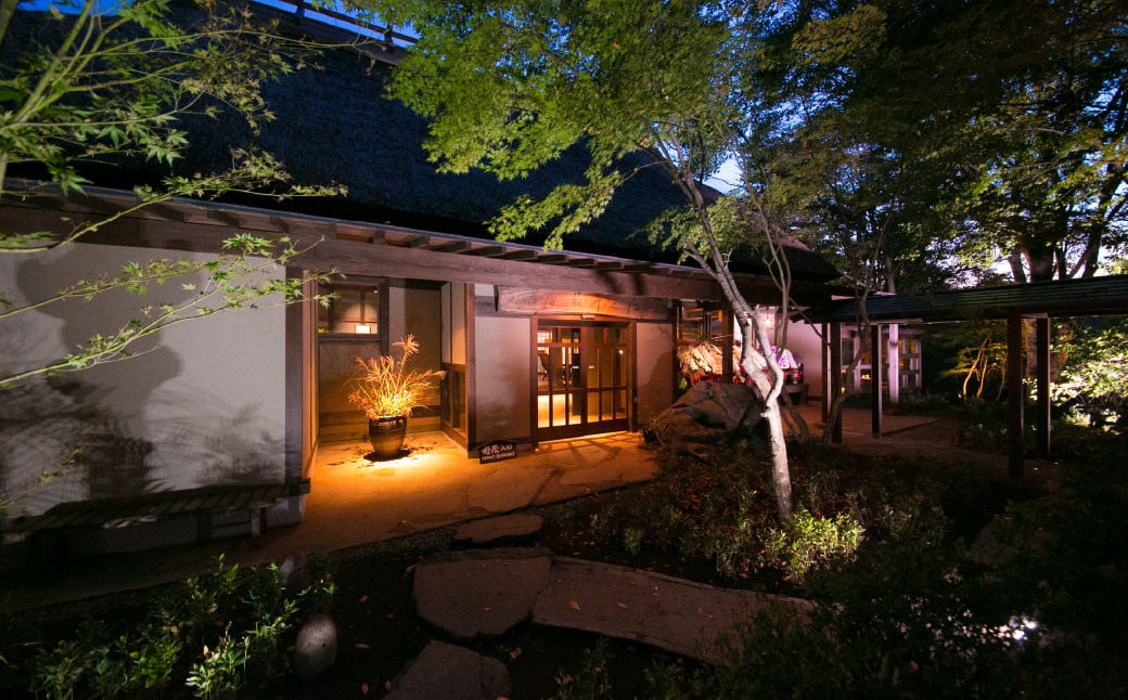 【平日】 内湯付き離れ ペア宿泊券 （ 1泊2食付 ）