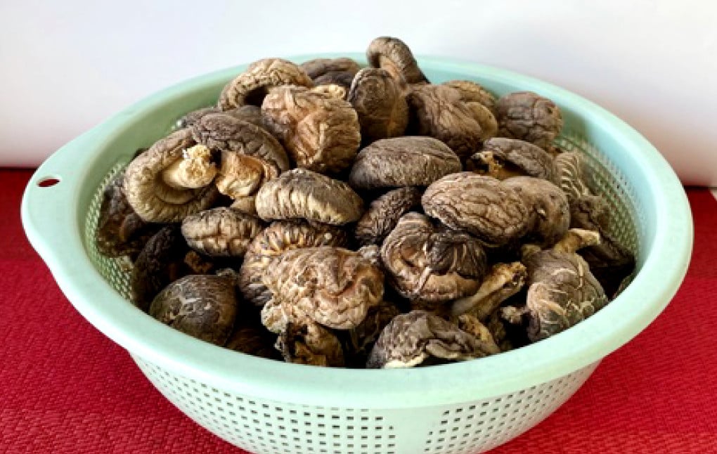 015-695x1 【入金確認後14日以内に発送】 山盛り うまみだけ どんこ椎茸 400g 椎茸 きのこ 茸