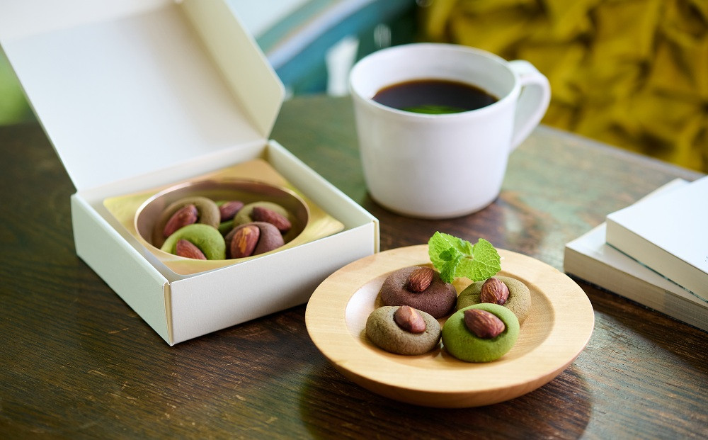 ãåŸ
æã®ã³ã©ãäŒç»ïŒãç±åžé¢çå°ç±³ç²ã䜿çšããããµã®é«ïŒã¢ãŒã¢ã³ãã¯ãããŒãšããªããã³ãŒã㌠3è¢ïŒ