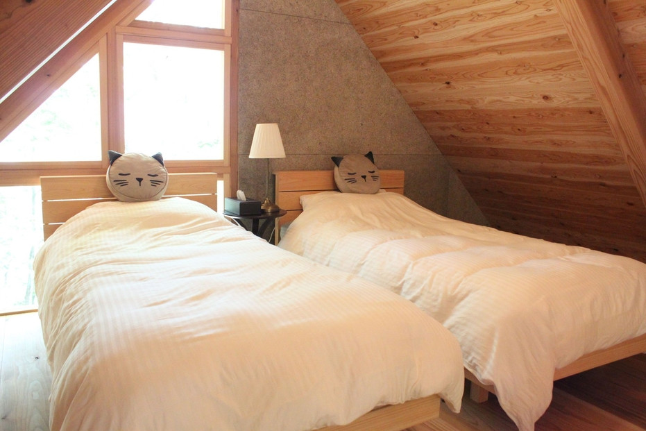 YUFUIN HOGONEKO FOREST縲譽ョ縺ョ荳ュ縺ァ菫晁ュキ迪ォ縺ィ荳邱偵↓螳ソ豕翫〒縺阪k繝√こ繝繝茨シ亥ケエ譛ォ蟷エ蟋倶ク榊庄縲鬟滉コ九↑縺暦シ