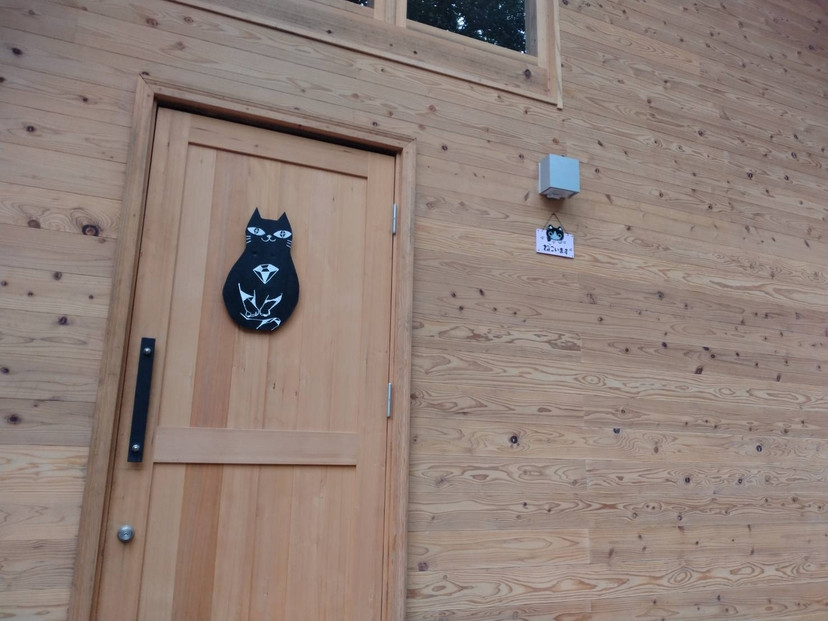 YUFUIN HOGONEKO FOREST縲譽ョ縺ョ荳ュ縺ァ菫晁ュキ迪ォ縺ィ荳邱偵↓螳ソ豕翫〒縺阪k繝√こ繝繝茨シ亥ケエ譛ォ蟷エ蟋倶ク榊庄縲鬟滉コ九↑縺暦シ