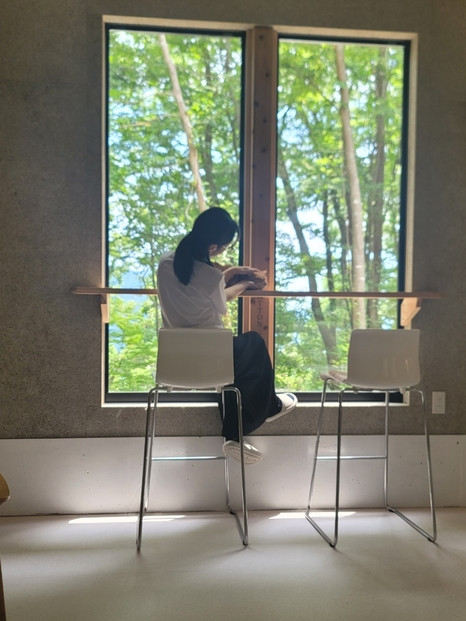 YUFUIN HOGONEKO FOREST縲譽ョ縺ョ荳ュ縺ァ菫晁ュキ迪ォ縺ィ荳邱偵↓螳ソ豕翫〒縺阪k繝√こ繝繝茨シ亥ケエ譛ォ蟷エ蟋倶ク榊庄縲鬟滉コ九↑縺暦シ