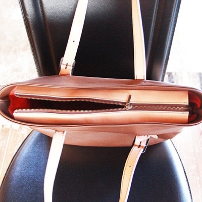 やわらかレザーのトートバッグ(ブラック系)　YZ06【1098845】