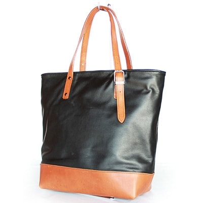 やわらかレザーのトートバッグ(ブラック系)　YZ06【1098845】