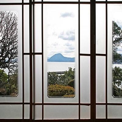 【高級料亭にご招待】「的山荘ランチ」ペア食事券　AR01【1090283】