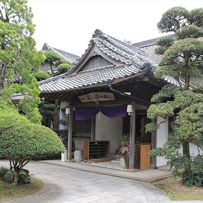 【高級料亭にご招待】「的山荘ランチ」ペア食事券　AR01【1090283】