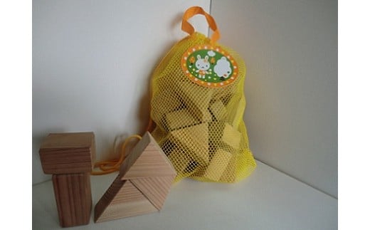 おび杉 積み木 セット 四角 三角 30ピース入り 国産 日本製 日用品 雑貨 おもちゃ 知育玩具 ベビー用品 子供 幼児 木製 玩具 お祝い 記念日 誕生日 脳トレ 教育 勉強 学習 おうち遊び おすすめ プレゼント ギフト 贈り物 お取り寄せ 宮崎県 日南市 送料無料_CB30-191