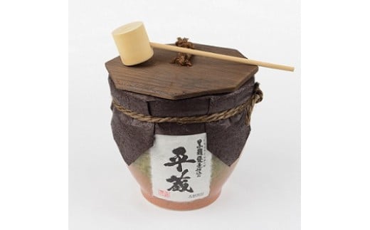 黒麹平蔵 甕壺入り 1800ml 25度 お酒 アルコール 飲料 飲み物 国産 芋焼酎 晩酌 宅呑み 家飲み 家呑み 上品 マイルド ご褒美 お祝い 記念日 地酒 おすすめ ギフト 贈り物 贈答 プレゼント おもてなし お取り寄せ グルメ おすそ分け 宮崎県 日南市 送料無料_EB16-25