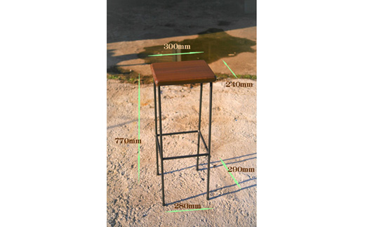 鉄職人の作る素朴なカウンターチェアー<ばすぷすん工房>