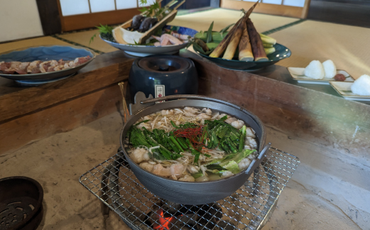 里山リゾートかるかやご宿泊券（囲炉裏プラン1泊2食2名様）